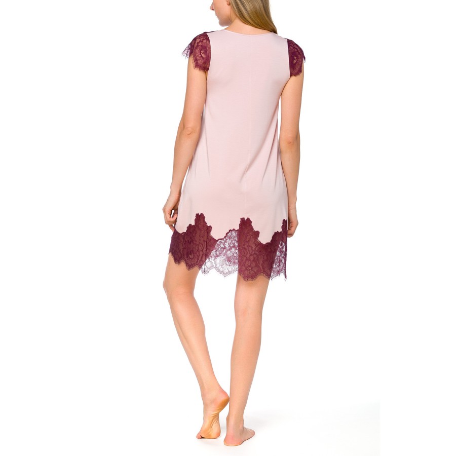 Camisón largo rosa corte ceñido detalle de caída